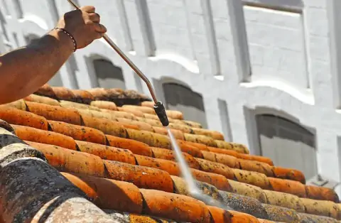 Nettoyage de toitures - Villars-Colmars